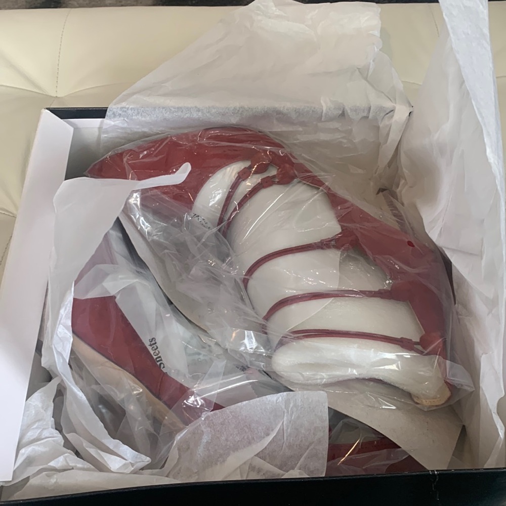 Red size 10 Nine West heels